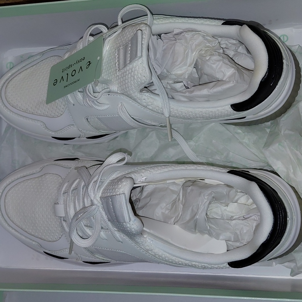 NWT Easy Spirit Evolve Beaker White and Black Athletic Shoes Size 10M - Picture 2 of 7